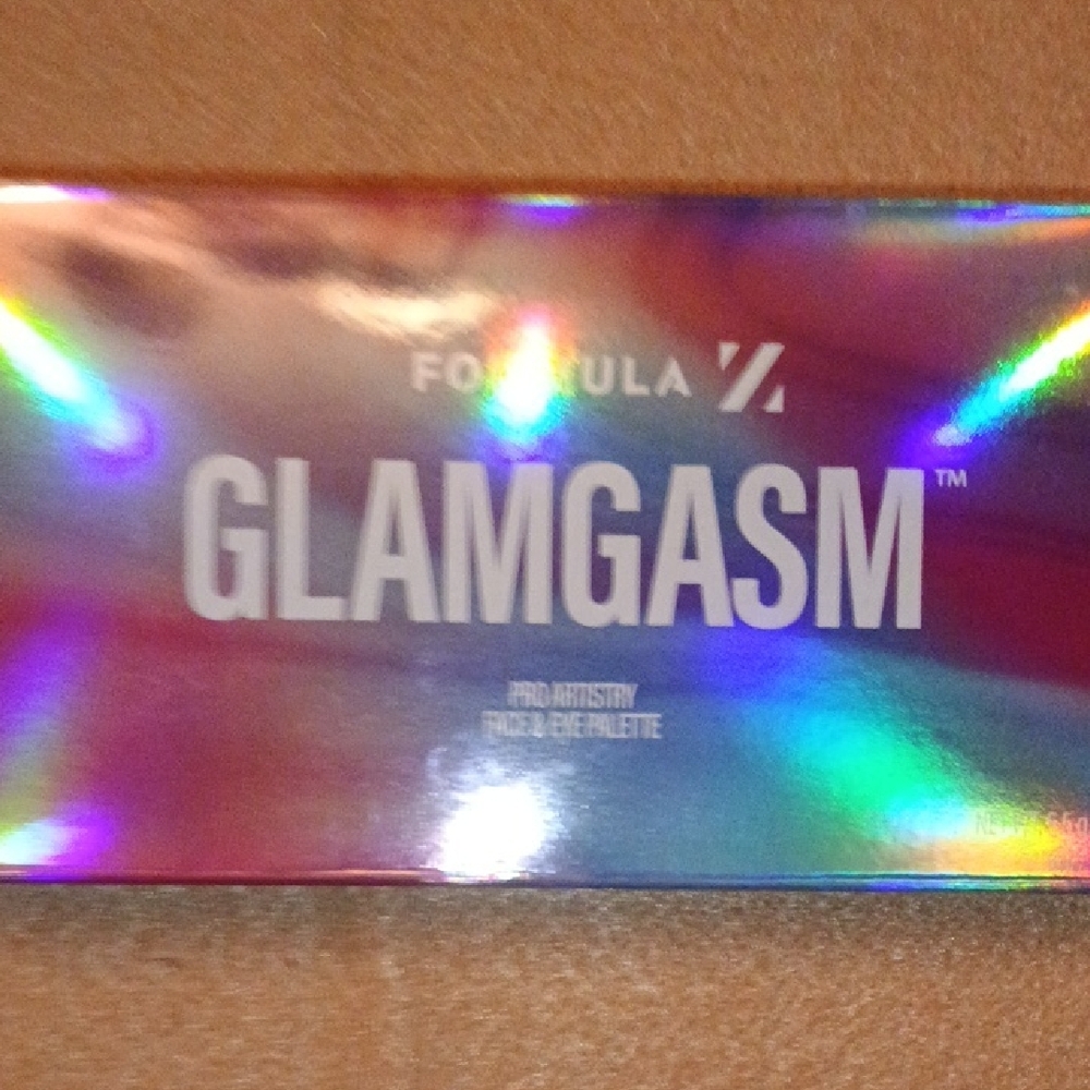 Formula Z Glamgasm  Face & Eyeshadow Palette With Free Ipsy Makeup Bag